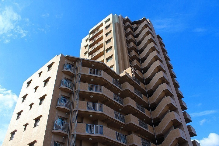 外観:南向きの為、寒い日でも日差しを感じられる、暖かなお部屋です!